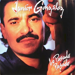 Disco Lo Pasado Pasado de Junior González